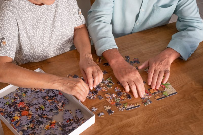 Puzzle dla uspokojenia umysłu: Jak pomóc w walce z demencją