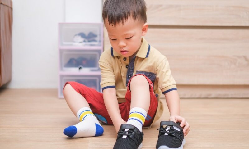 Jak dobrać obuwie dla maluchów