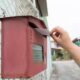 Jak dobierać skrzynki pocztowe do montażu przy płocie lub na fasadzie domu